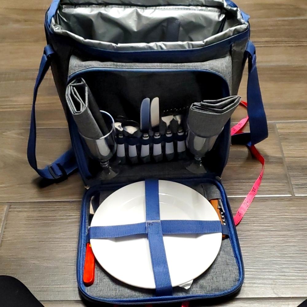 Blue Picnic cooler service for 2 people